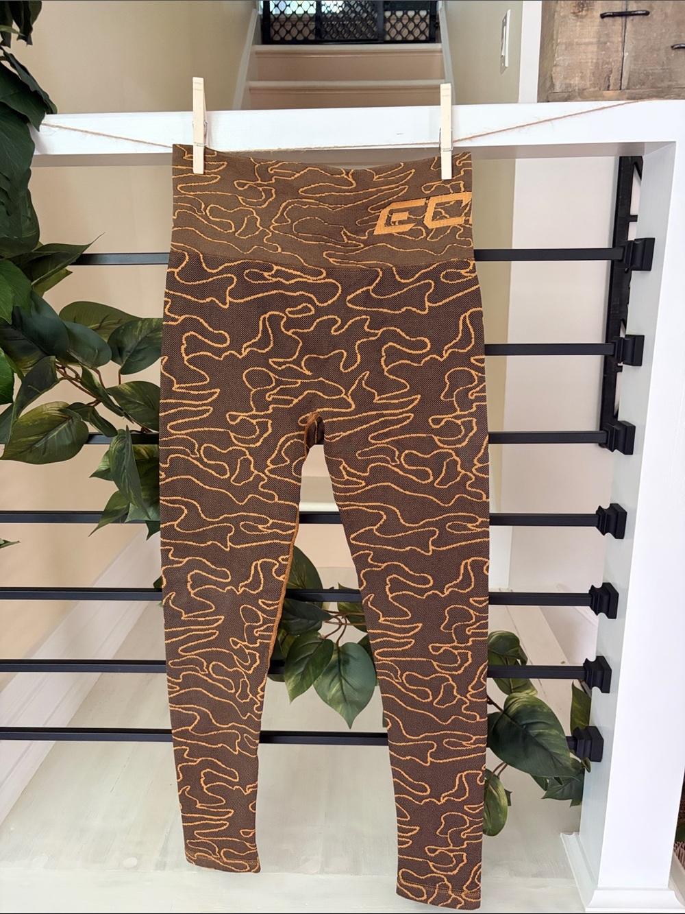 ECHT Brown & Yellow Contour Seamless High-Waist Leggings